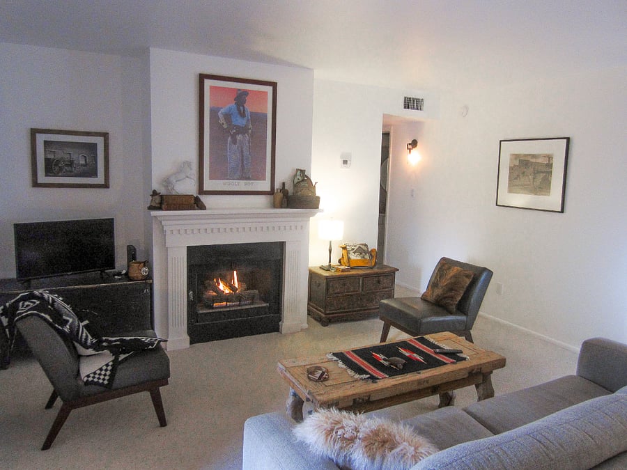 Large Living Room With Connected Smart TV