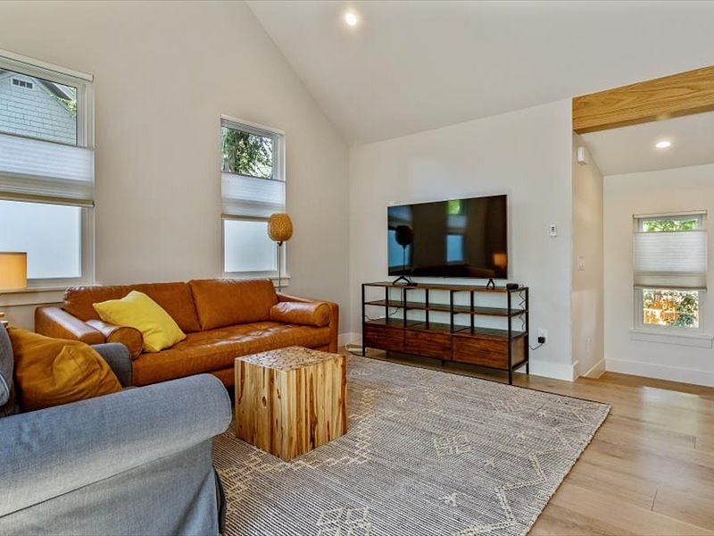 Furnished Finder property 315708_1 photo 3