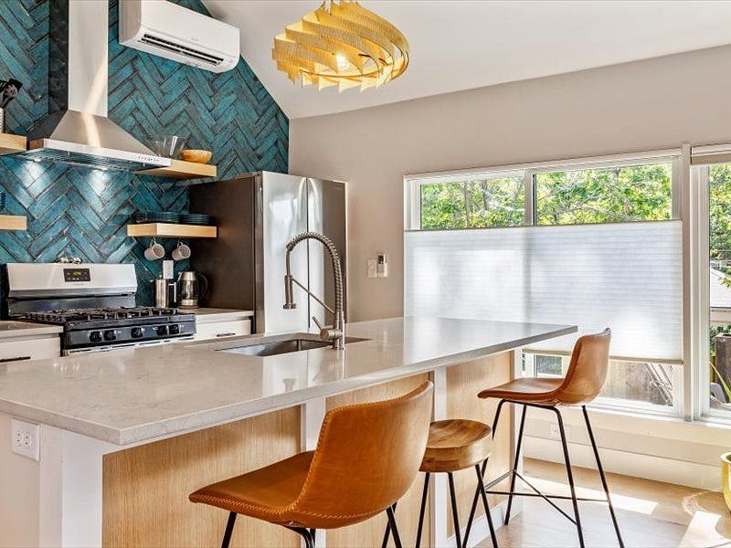 Full kitchen with kitchen island