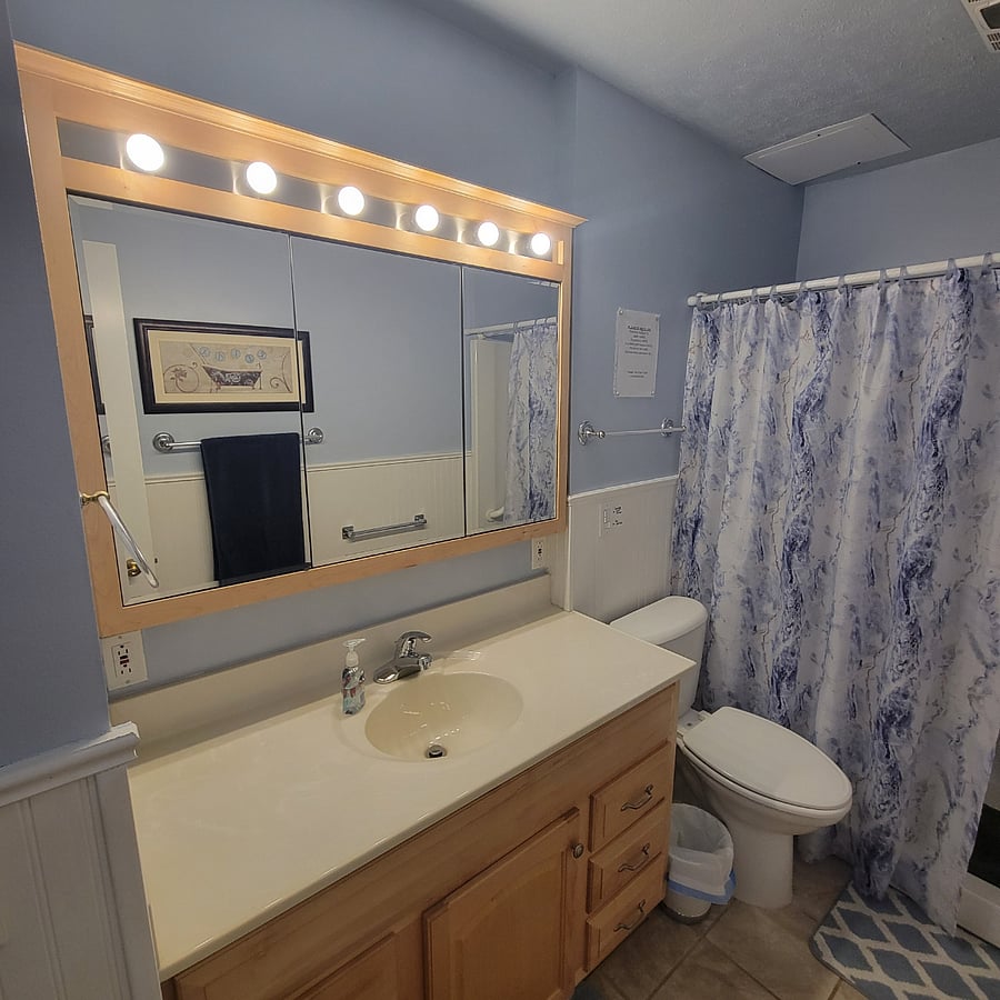 Full bathroom 