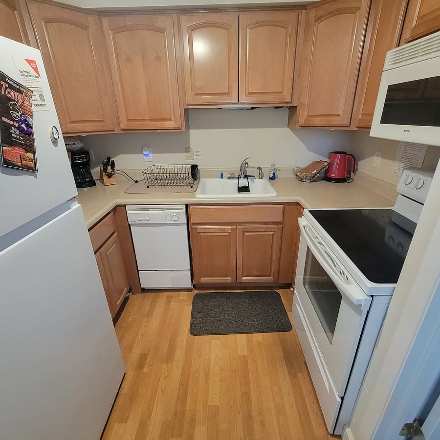 Full kitchen