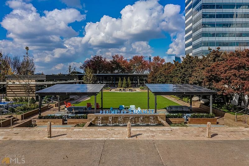 Perimeter summit parkway offers beautiful views of the sandy springs skyline and clean and safe access all day and night.