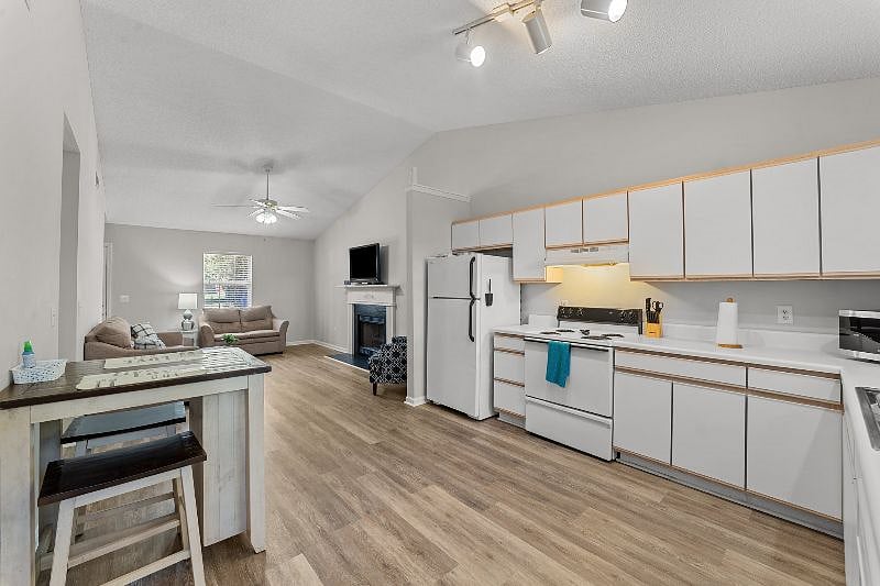 Furnished Finder property 316100_1 photo 6