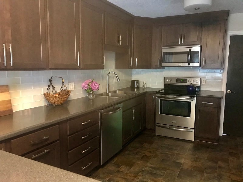 Common area, full kitchen 