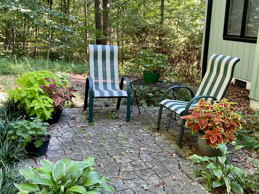 Common front yard patio