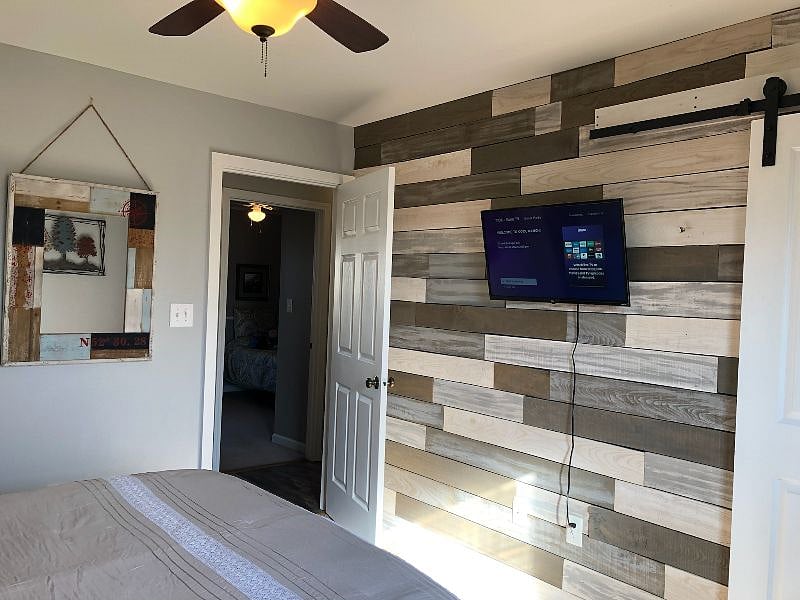 Master bedroom en-suite with walk in closet, full bathroom and Roku Tv!