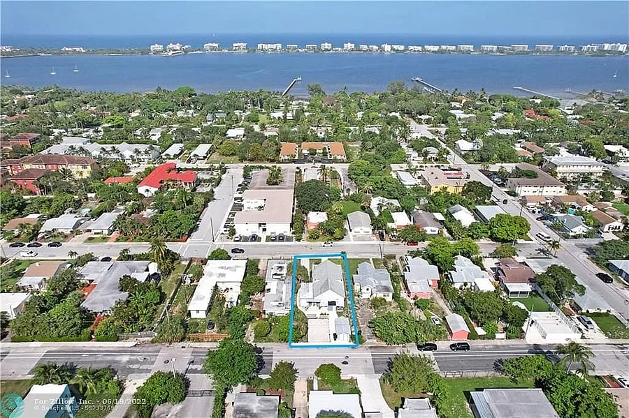 Property is 1.5 miles from Lake Worth Beach also close to Lantana Beach.