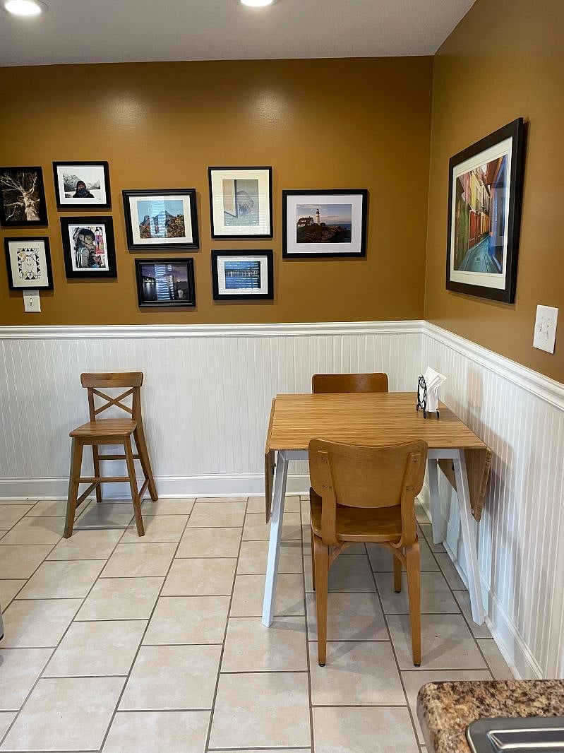 Eat in kitchen. Table for 4.
