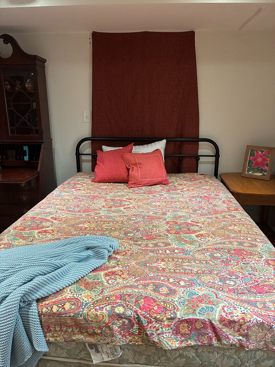 The queen bed ~~ great quality for peaceful nights
