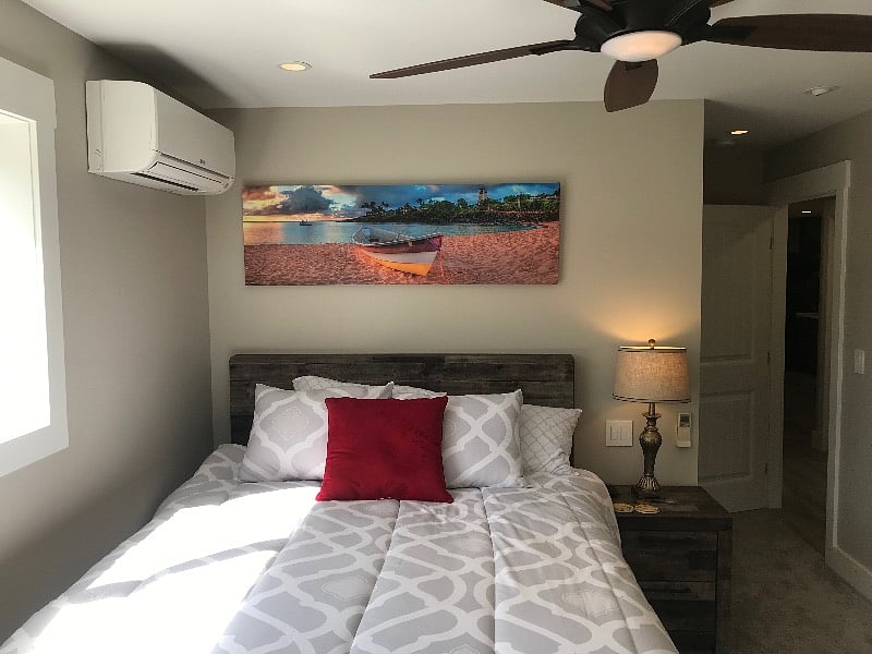Master Bedroom with Queen Bed & AC