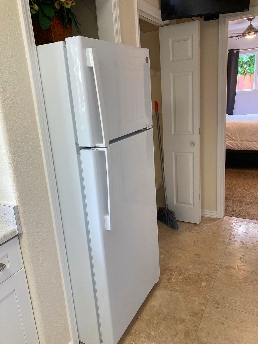 New Full Size Refrigerator / Freezer