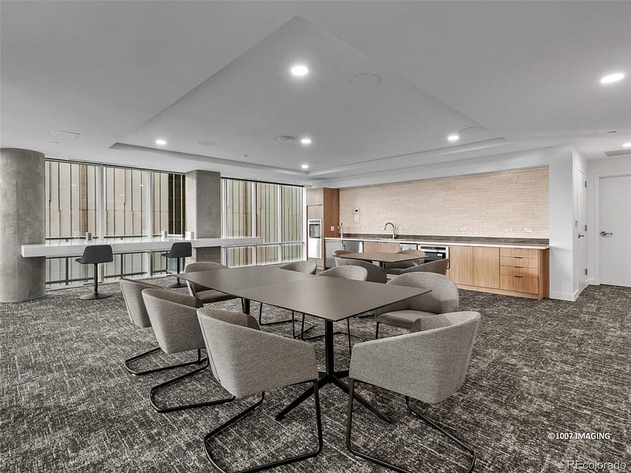 10th floor lounge