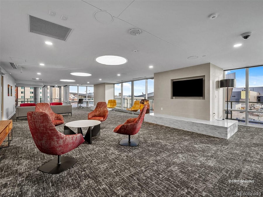 10th floor lounge
