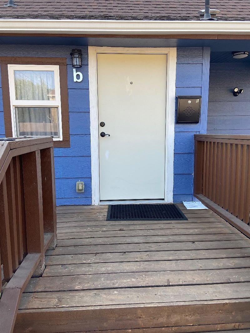 Private Entrance to unit B