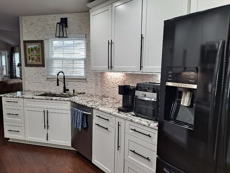 Opposite side of kitchen