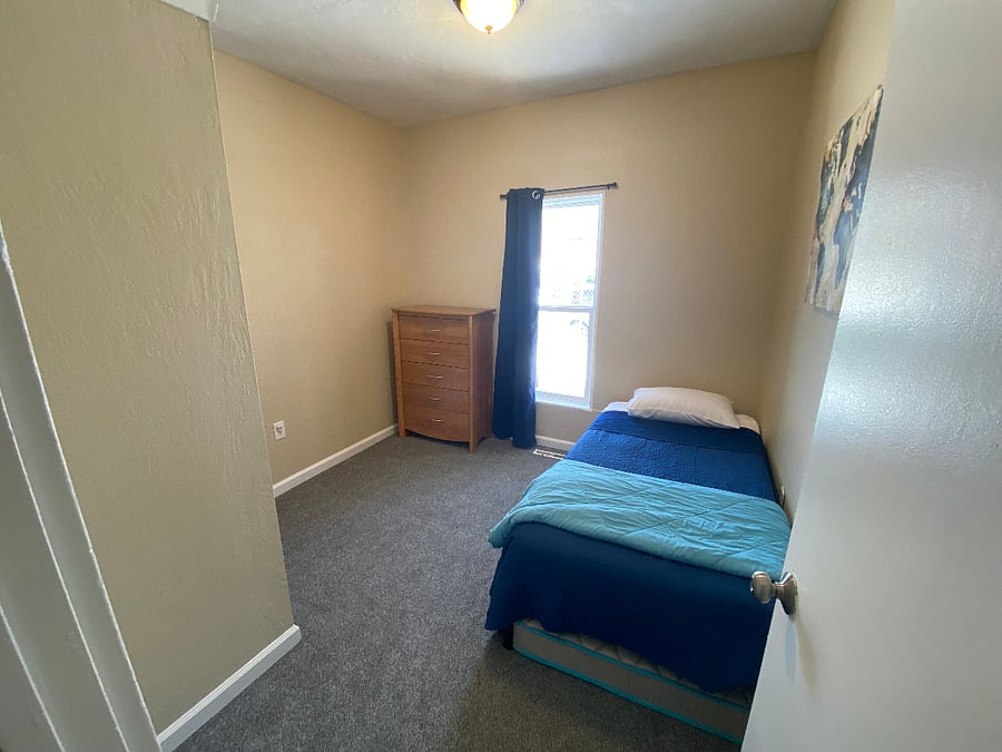 Second bedroom with twin