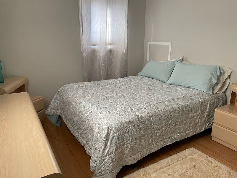 Bedroom w/Queen bed