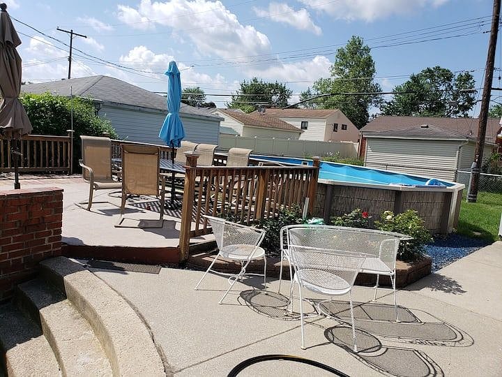 Backyard-deck-pool