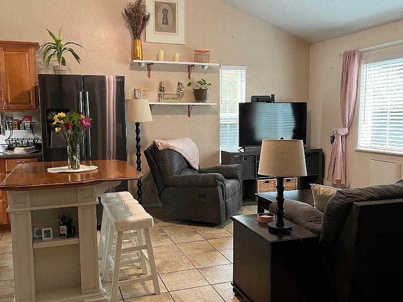 Furnished Finder property 318331_2 photo 3