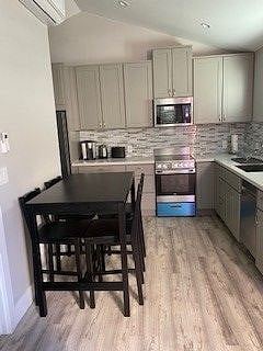 Furnished Finder property 318620_2 photo 5