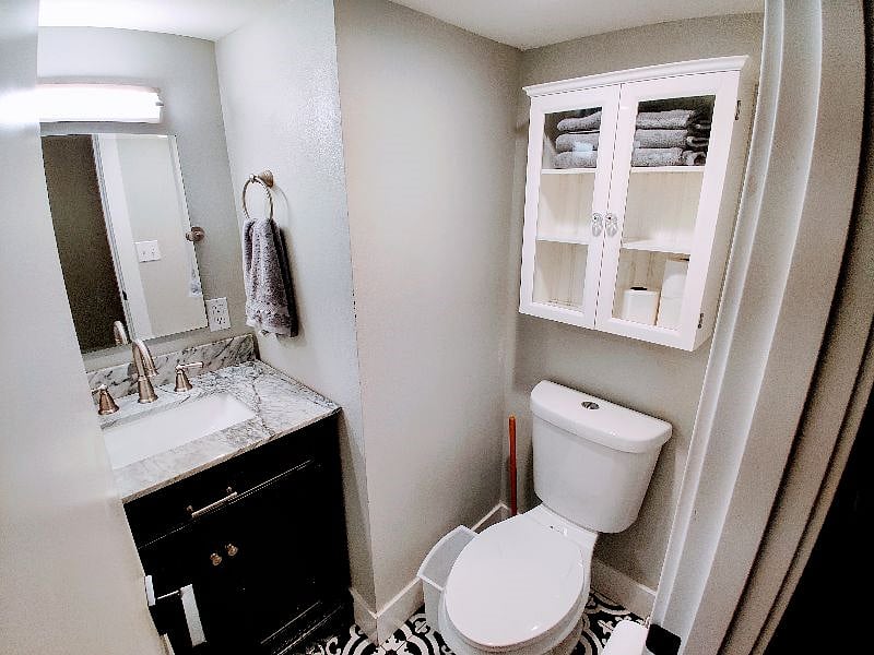 Plush new hand and bath towels provided