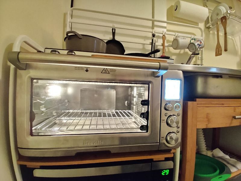 High powered Breville convection oven great for a roast chicken, pizza, baked items and anything else you can think of!