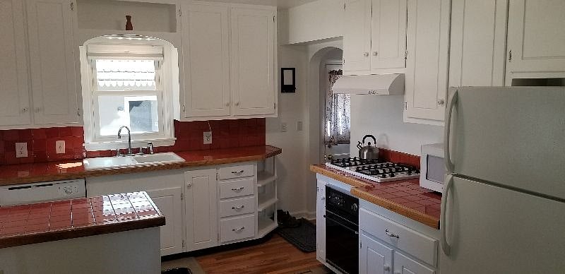 Sunny Kitchen
