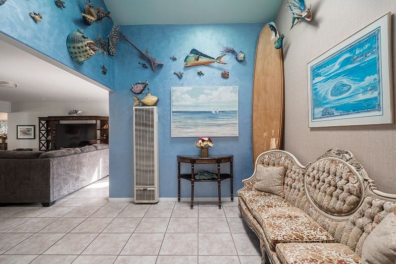 Sitting room off den and master bedroom