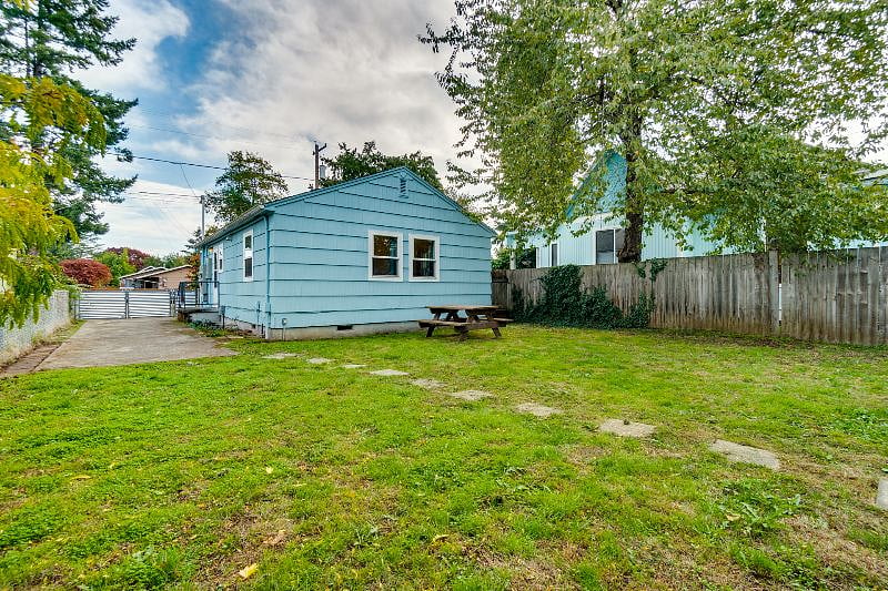 Fully fenced back yard