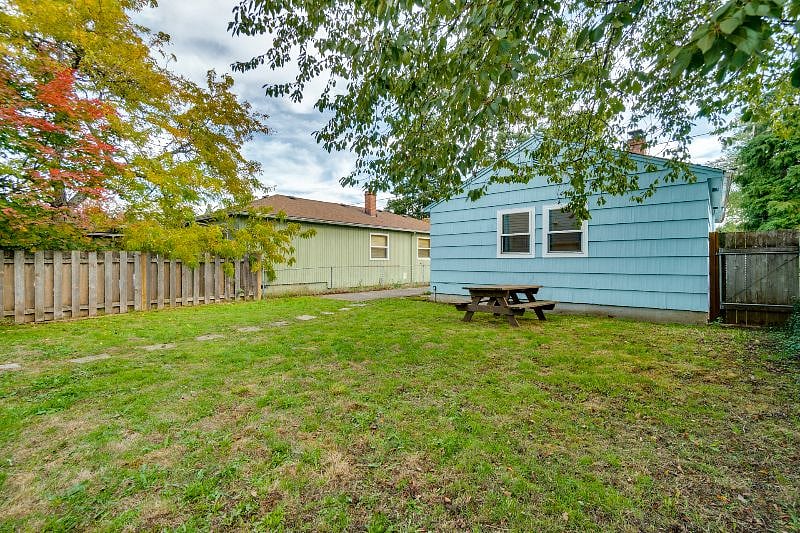 Fully fenced back yard