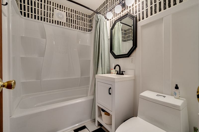 Bathroom with bathtub