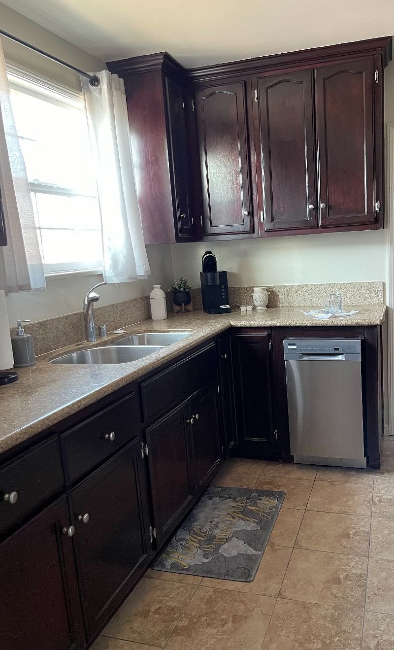 Full kitchen