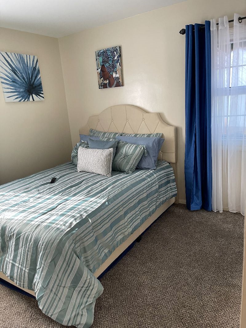 Comfy queen bed with Alexa.