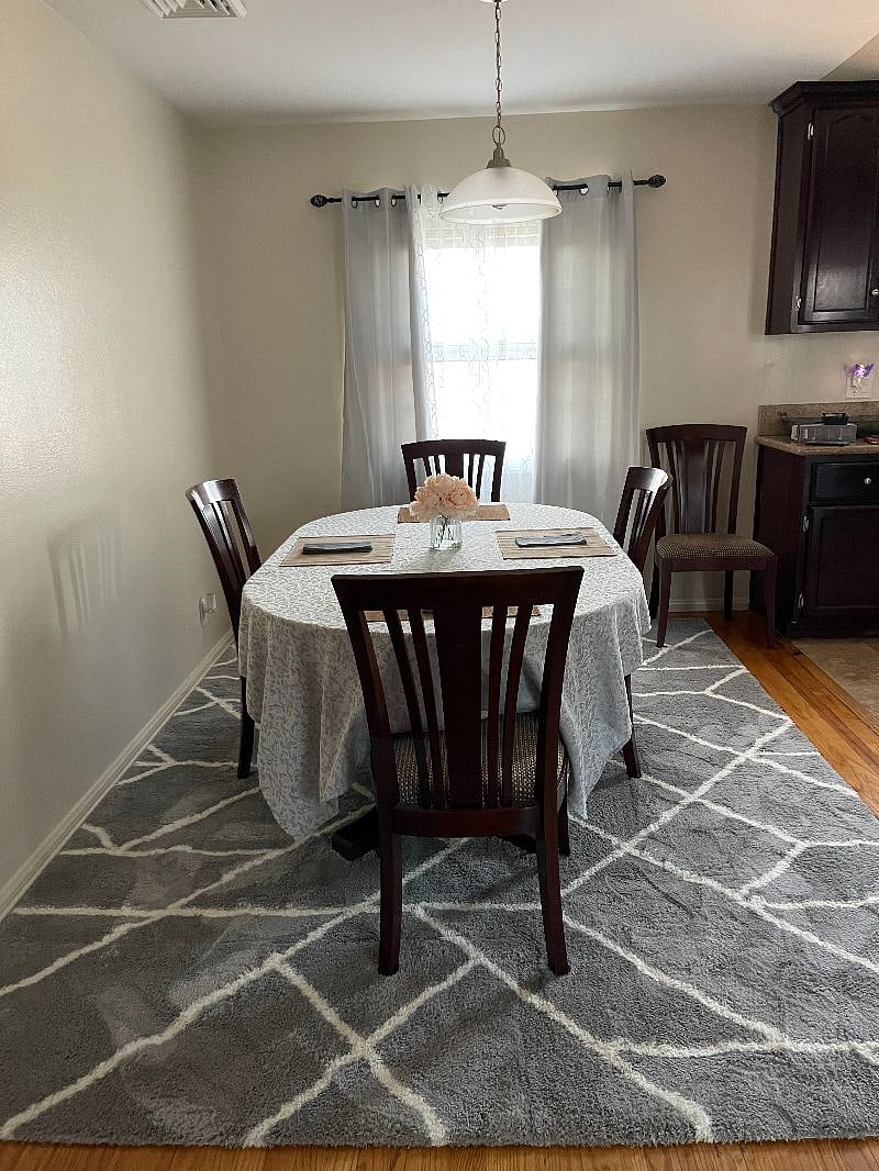 5 seat Dining table