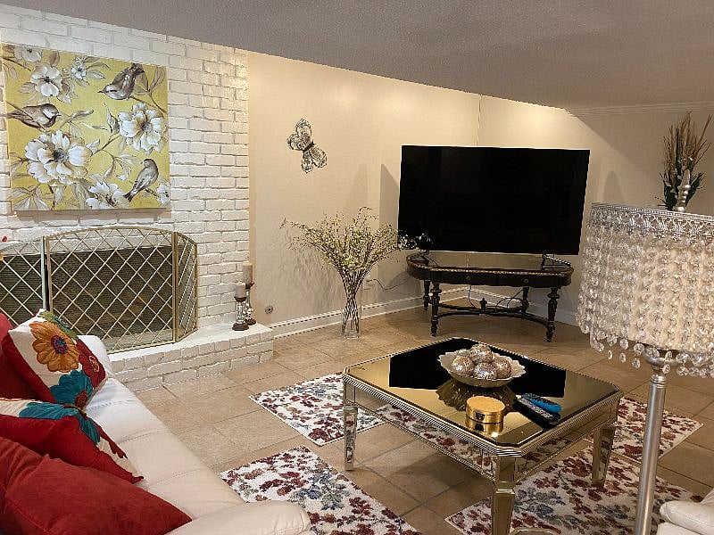 Big living room with view of 45" Smart TV, working gas fireplace.