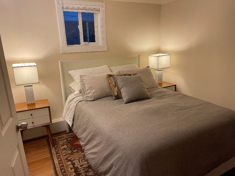 A cozy bedroom with very comfortable full size bed