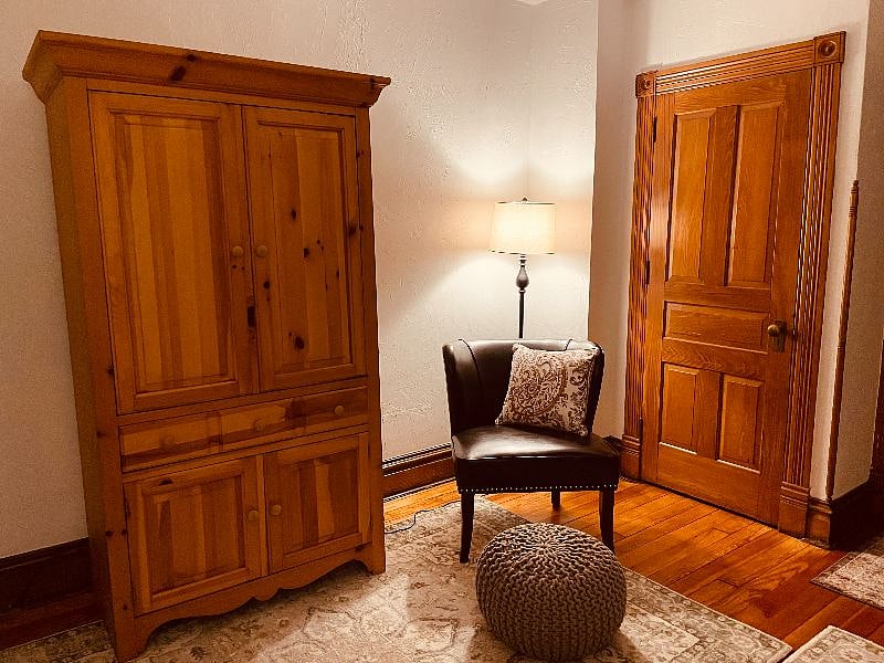 Cozy up after a day of work to read about the local history or watch TV (located in armoire). Wifi and smart TV included.