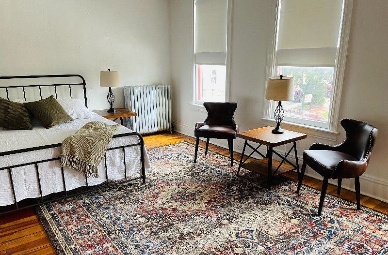 1st Bedroom (King bed)