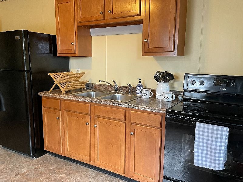 Fully equipped kitchen with all standard appliances (stove, refrigerator, coffee pot, toaster, microwave, etc.).