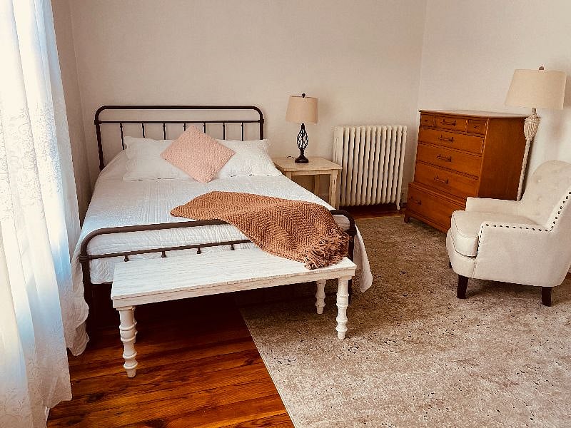 2nd Bedroom (Queen bed)