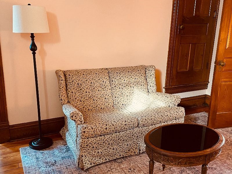 Sitting area in office/den room.