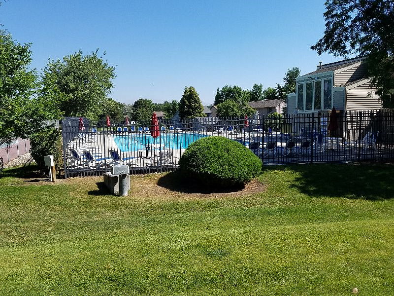 HOA pool (seasonal)
