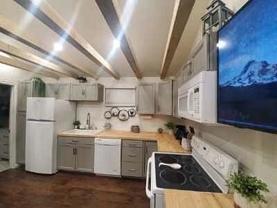 Furnished Finder property 320905_1 photo 1