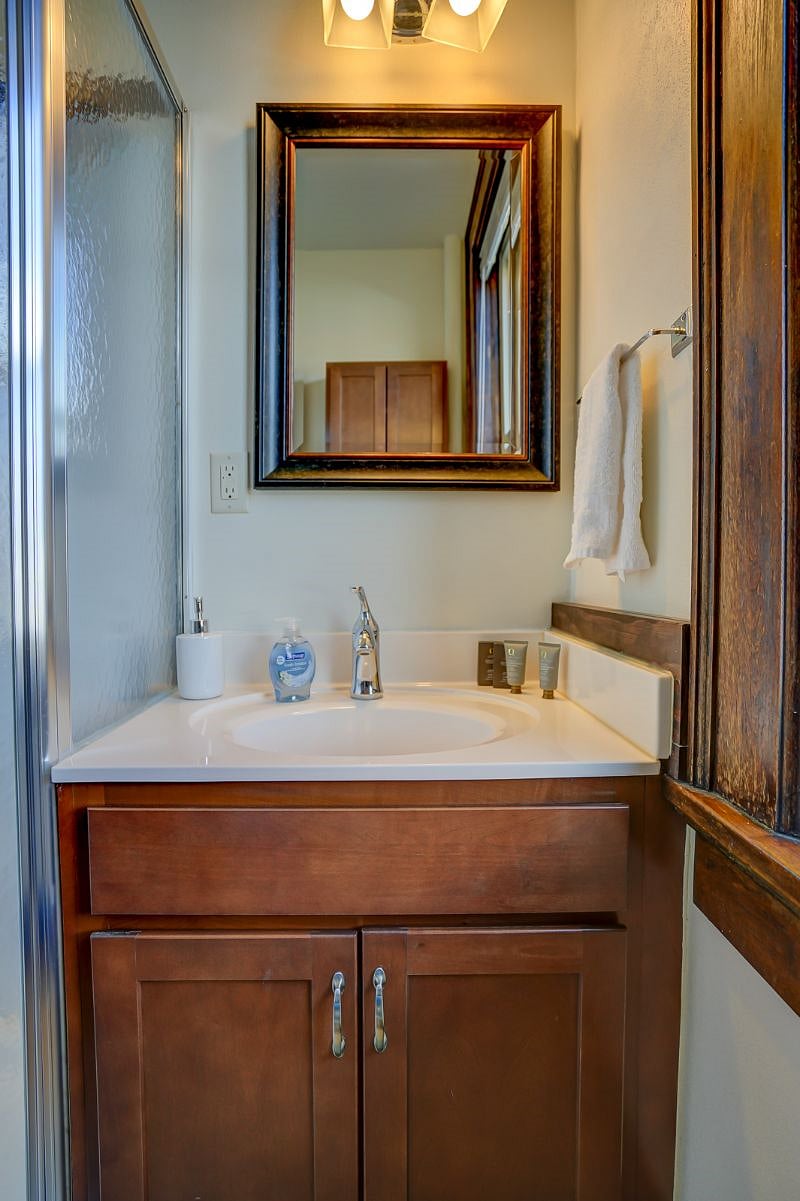 Bathroom sink