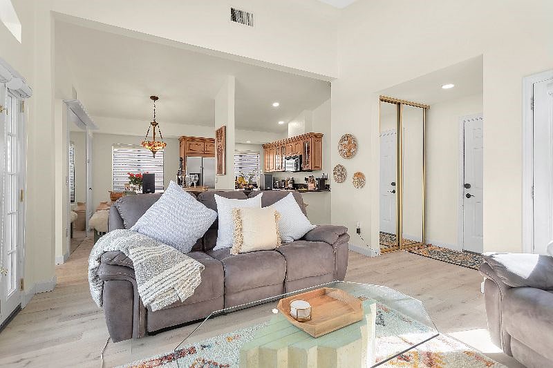 Furnished Finder property 327223_1 photo 4