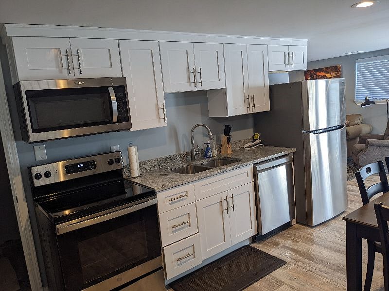 Full kitchen