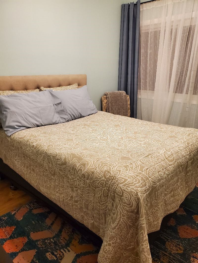 Full size bed