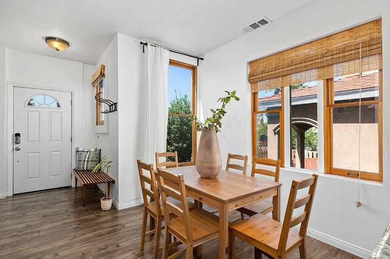 Dining area with seating for 6