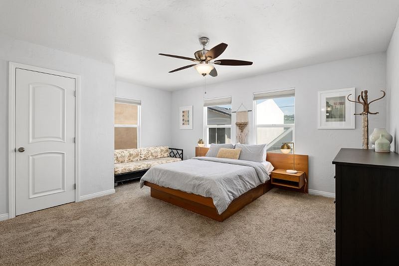 Bedroom 1 upstairs has Queen bed with floating nightstands, and also has an en suite bathroom.