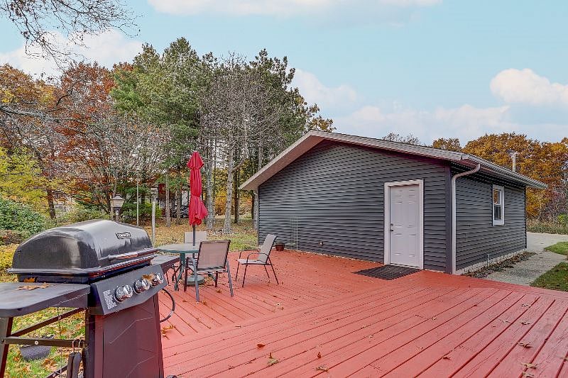 deck is available for tenant use